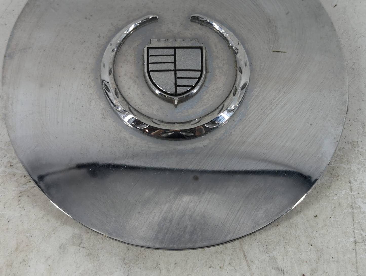 2004 Cadillac Escalade Center Cap Oem - Oemusedautoparts1.com
