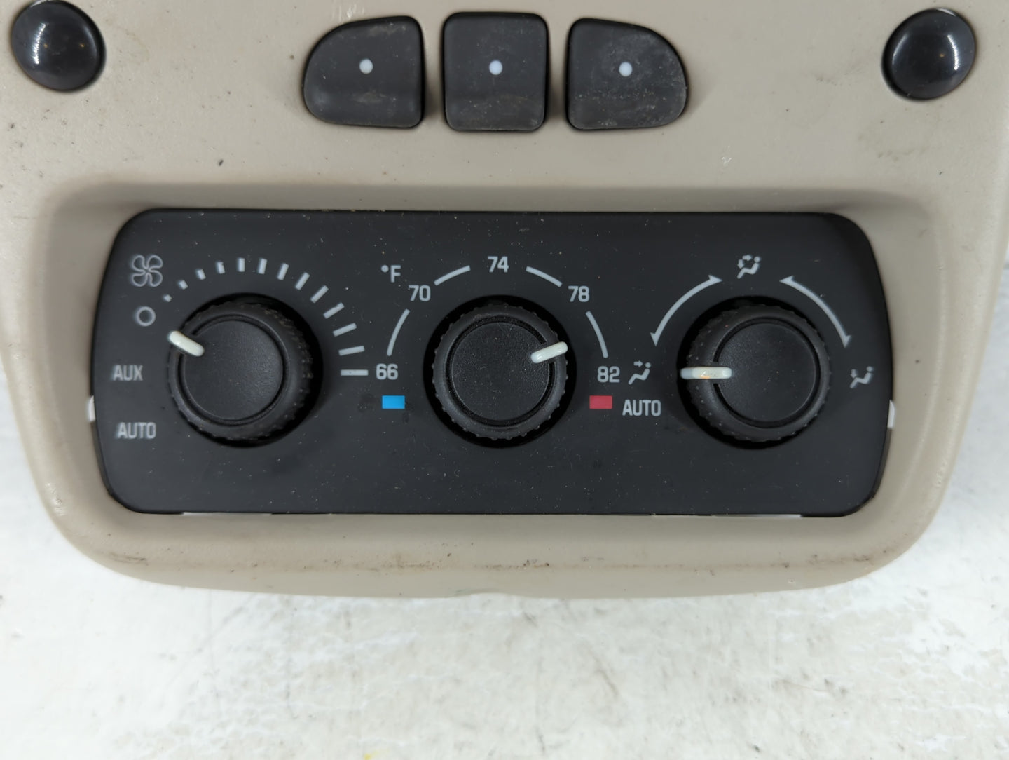 2003-2006 Cadillac Escalade Overhead Roof Console Interior Dome Light - Oemusedautoparts1.com