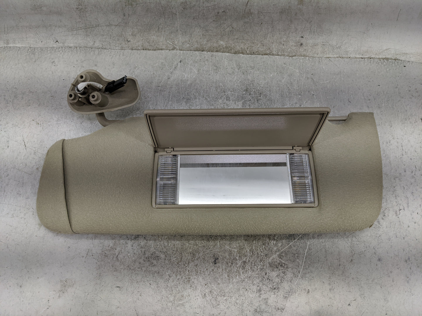 2003-2006 Cadillac Escalade Esv Sun Visor Shade Replacement Driver Left Mirror Fits Fits 2003 2004 2005 2006 OEM Used Auto P
