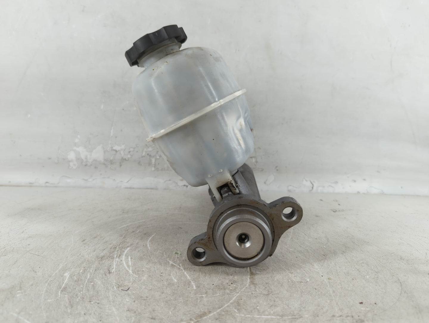2003-2006 Cadillac Escalade Esv Brake Master Cylinder - Oemusedautoparts1.com