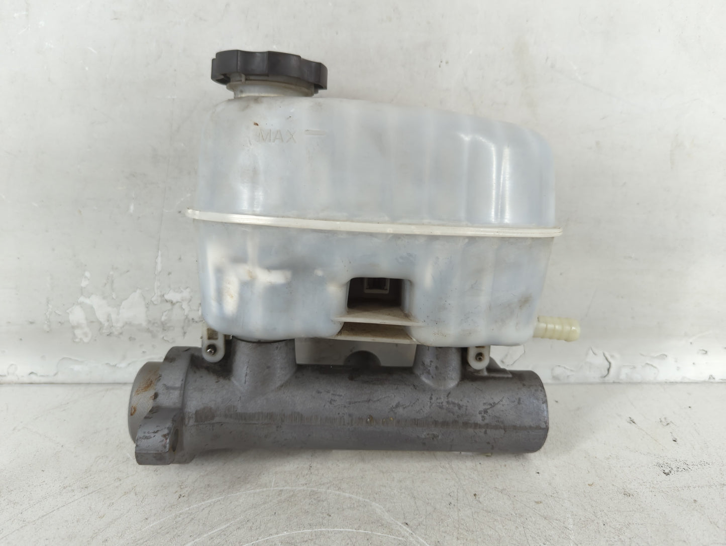 2003-2006 Cadillac Escalade Esv Brake Master Cylinder - Oemusedautoparts1.com