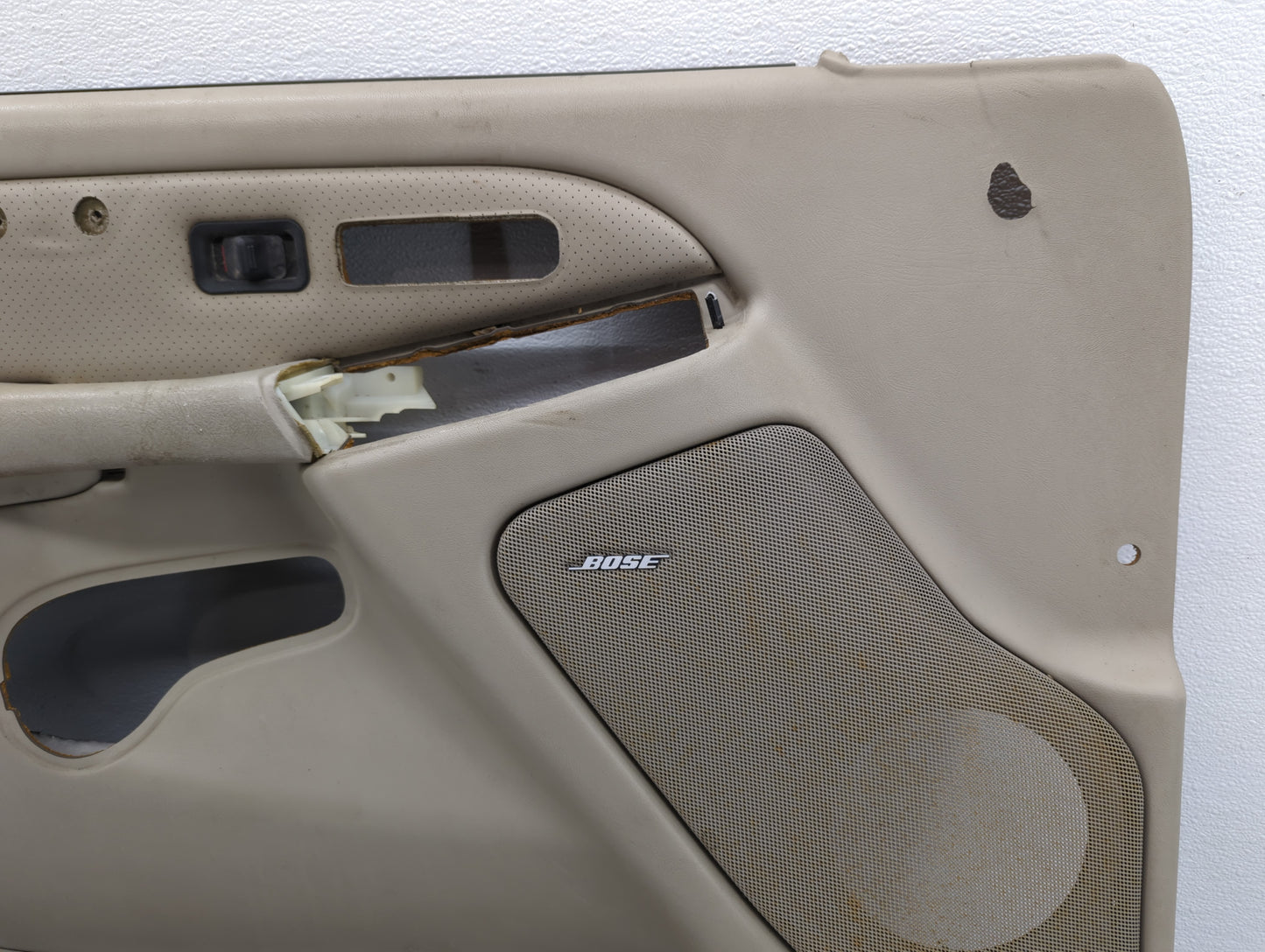 2004 Cadillac Escalade Esv Front Left Driver Interior Door Panel Trim - Oemusedautoparts1.com