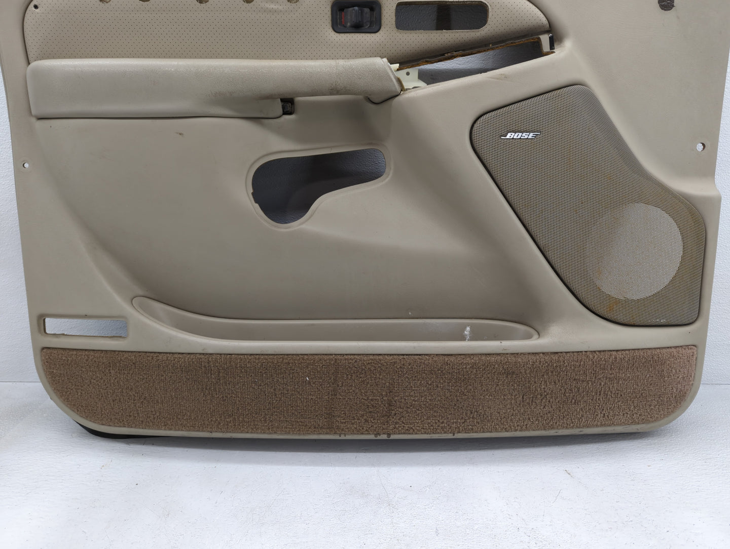 2004 Cadillac Escalade Esv Front Left Driver Interior Door Panel Trim - Oemusedautoparts1.com