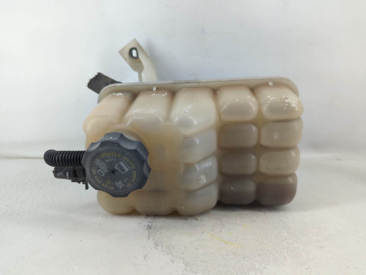 2003 Escalade Esv Radiator Coolant Overflow Expansion Tank Bottle - Oemusedautoparts1.com