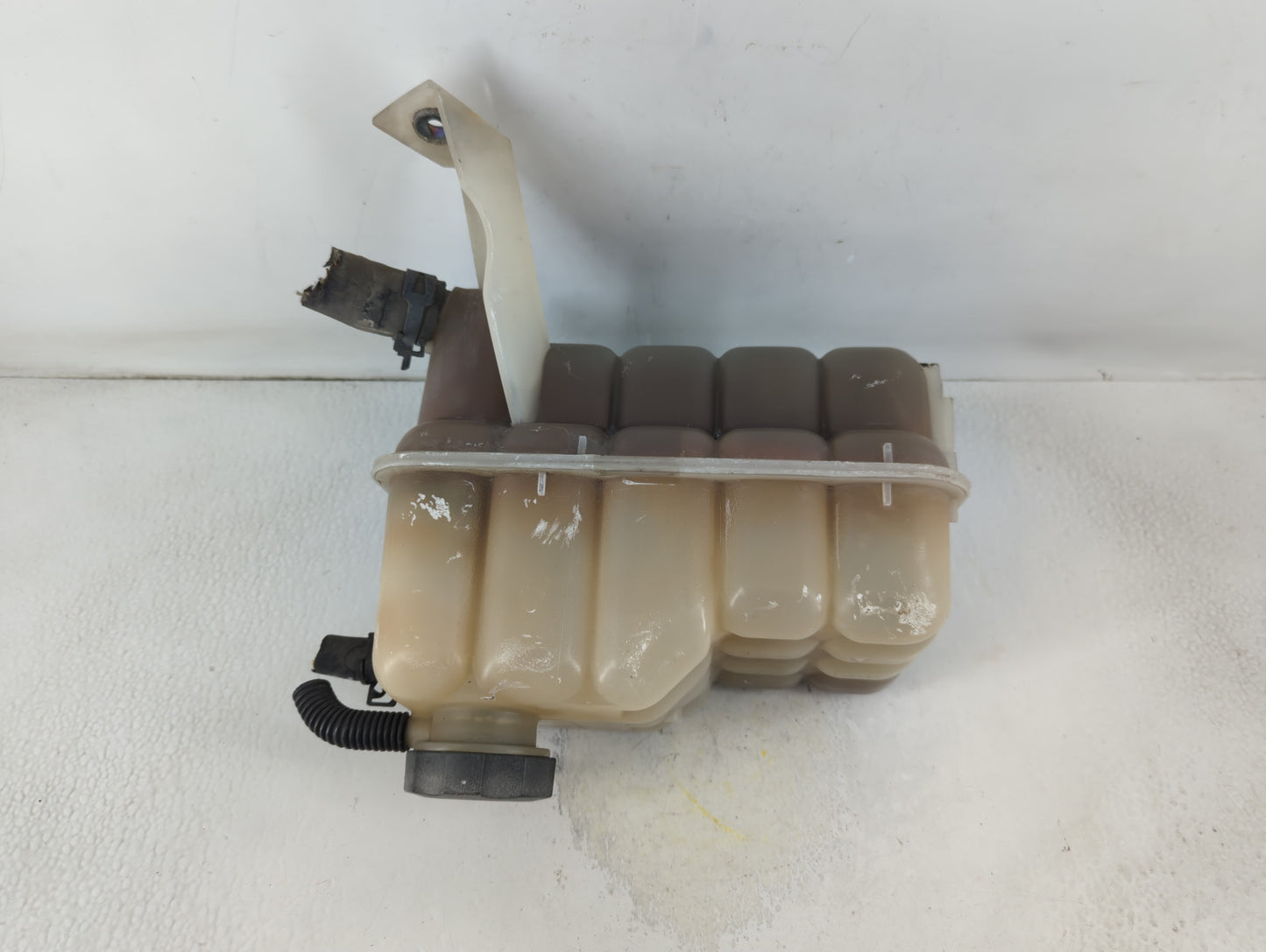 2003 Escalade Esv Radiator Coolant Overflow Expansion Tank Bottle - Oemusedautoparts1.com