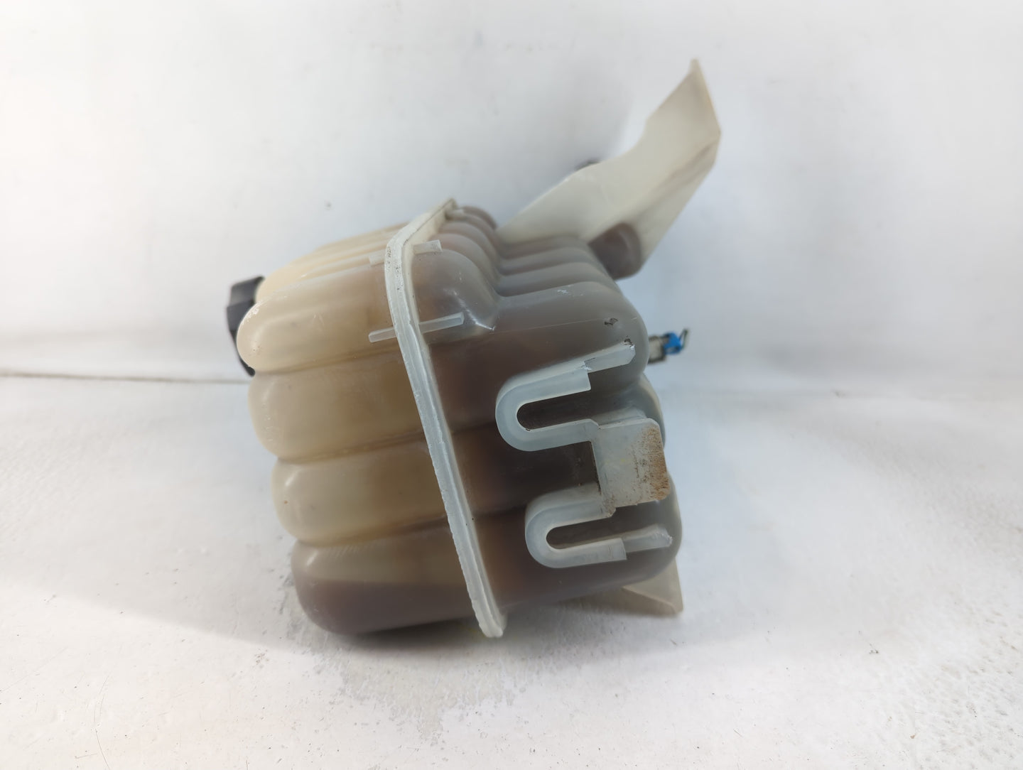 2003 Escalade Esv Radiator Coolant Overflow Expansion Tank Bottle - Oemusedautoparts1.com