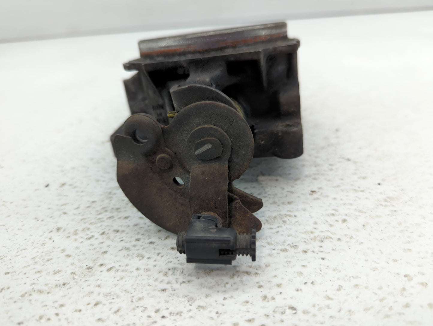 2003-2006 Cadillac Escalade Ext Throttle Body P/N:1257080 Fits Fits 2003 2004 2005 2006 2007 OEM Used Auto Parts - Oemusedau
