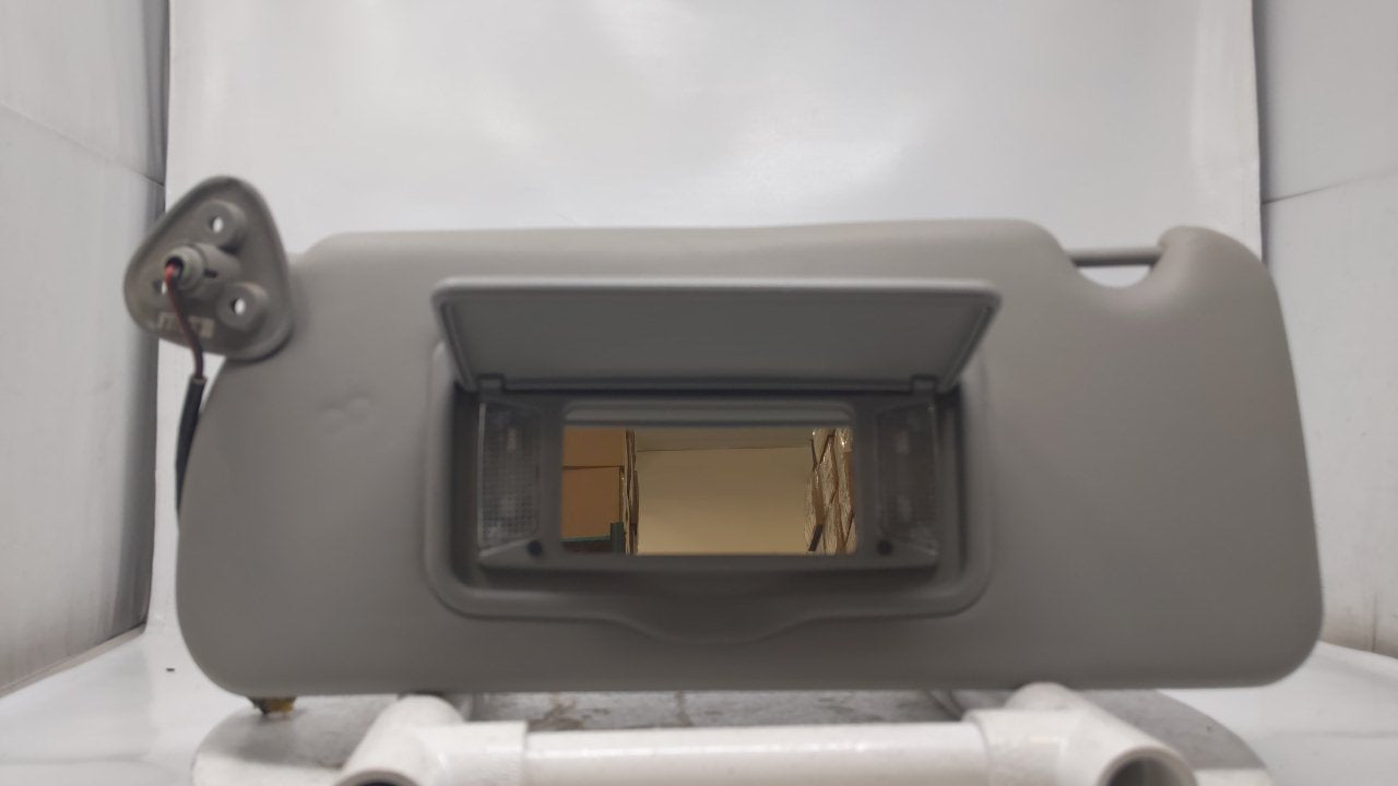 2004 Cadillac Srx Sun Visor Shade Replacement Driver Left Mirror Fits OEM Used Auto Parts - Oemusedautoparts1.com