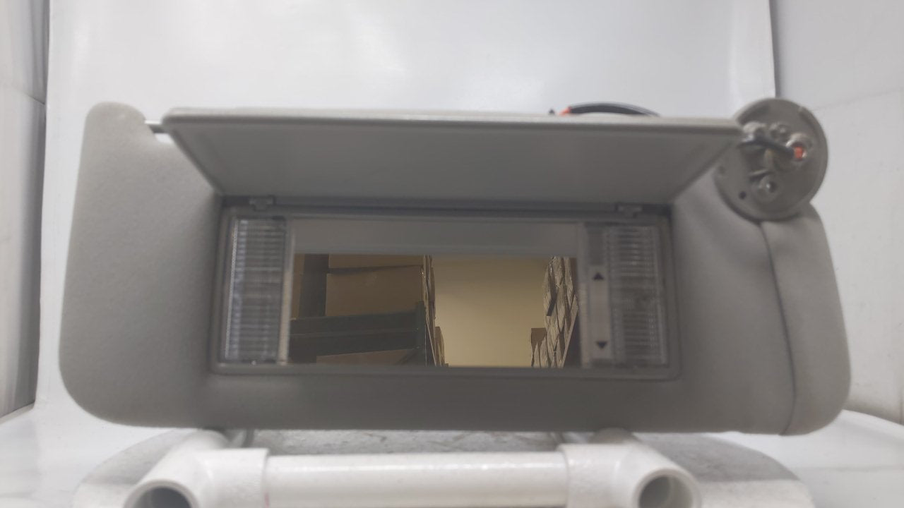 2004 Cadillac Srx Sun Visor Shade Replacement Passenger Right Mirror Fits OEM Used Auto Parts - Oemusedautoparts1.com