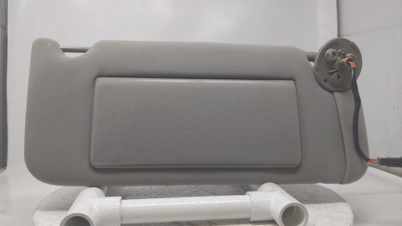 2004 Cadillac Srx Sun Visor Shade Replacement Passenger Right Mirror Fits OEM Used Auto Parts - Oemusedautoparts1.com