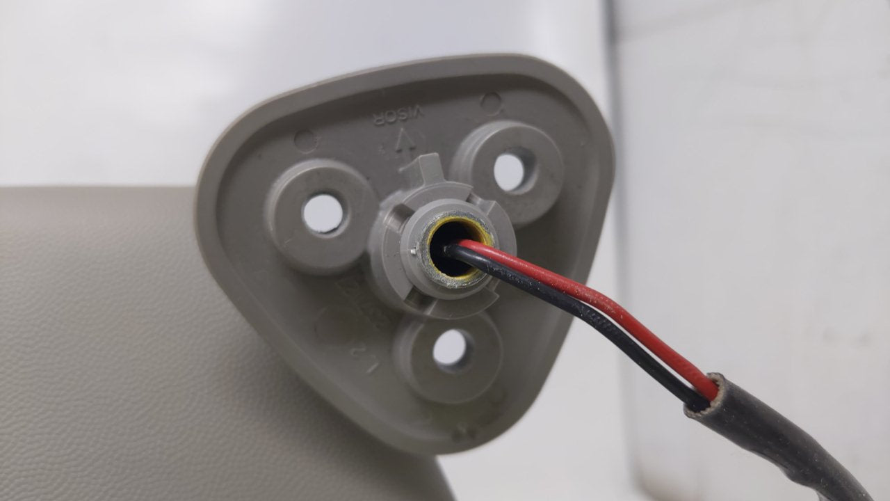 2004 Cadillac Srx Sun Visor Shade Replacement Passenger Right Mirror Fits OEM Used Auto Parts - Oemusedautoparts1.com