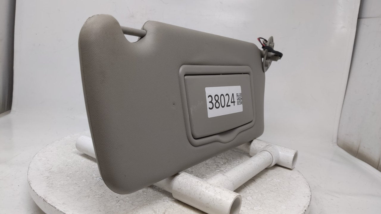 2004 Cadillac Srx Sun Visor Shade Replacement Passenger Right Mirror Fits OEM Used Auto Parts - Oemusedautoparts1.com