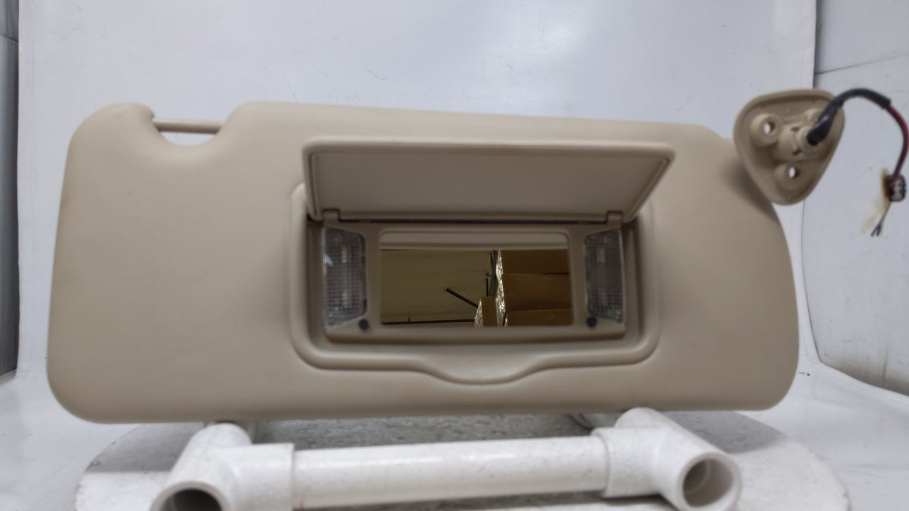 2004 Cadillac Srx Sun Visor Shade Replacement Passenger Right Mirror Fits OEM Used Auto Parts - Oemusedautoparts1.com