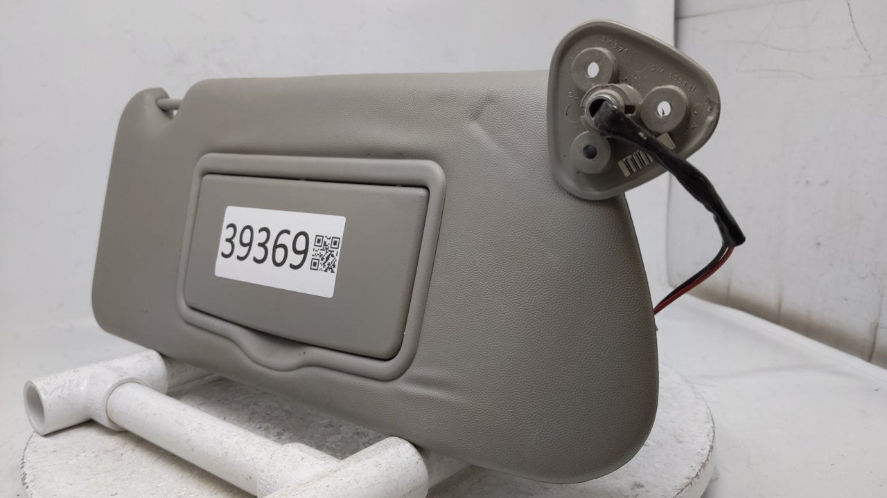 2004 Cadillac Srx Sun Visor Shade Replacement Passenger Right Mirror Fits OEM Used Auto Parts - Oemusedautoparts1.com