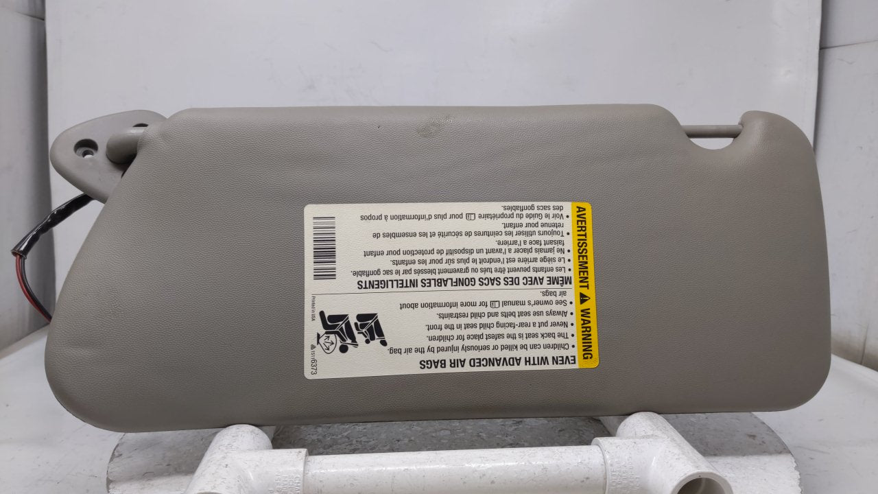 2004 Cadillac Srx Sun Visor Shade Replacement Passenger Right Mirror Fits OEM Used Auto Parts - Oemusedautoparts1.com