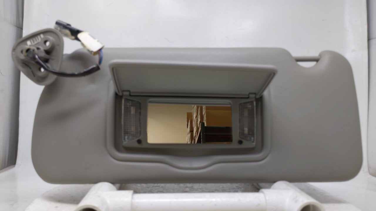 2004 Cadillac Srx Sun Visor Shade Replacement Driver Left Mirror Fits OEM Used Auto Parts - Oemusedautoparts1.com