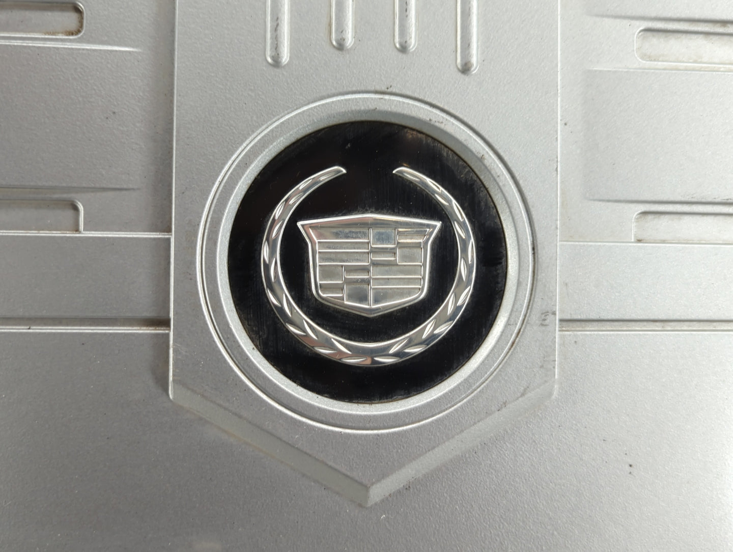 2004 Cadillac Srx Engine Cover - Oemusedautoparts1.com