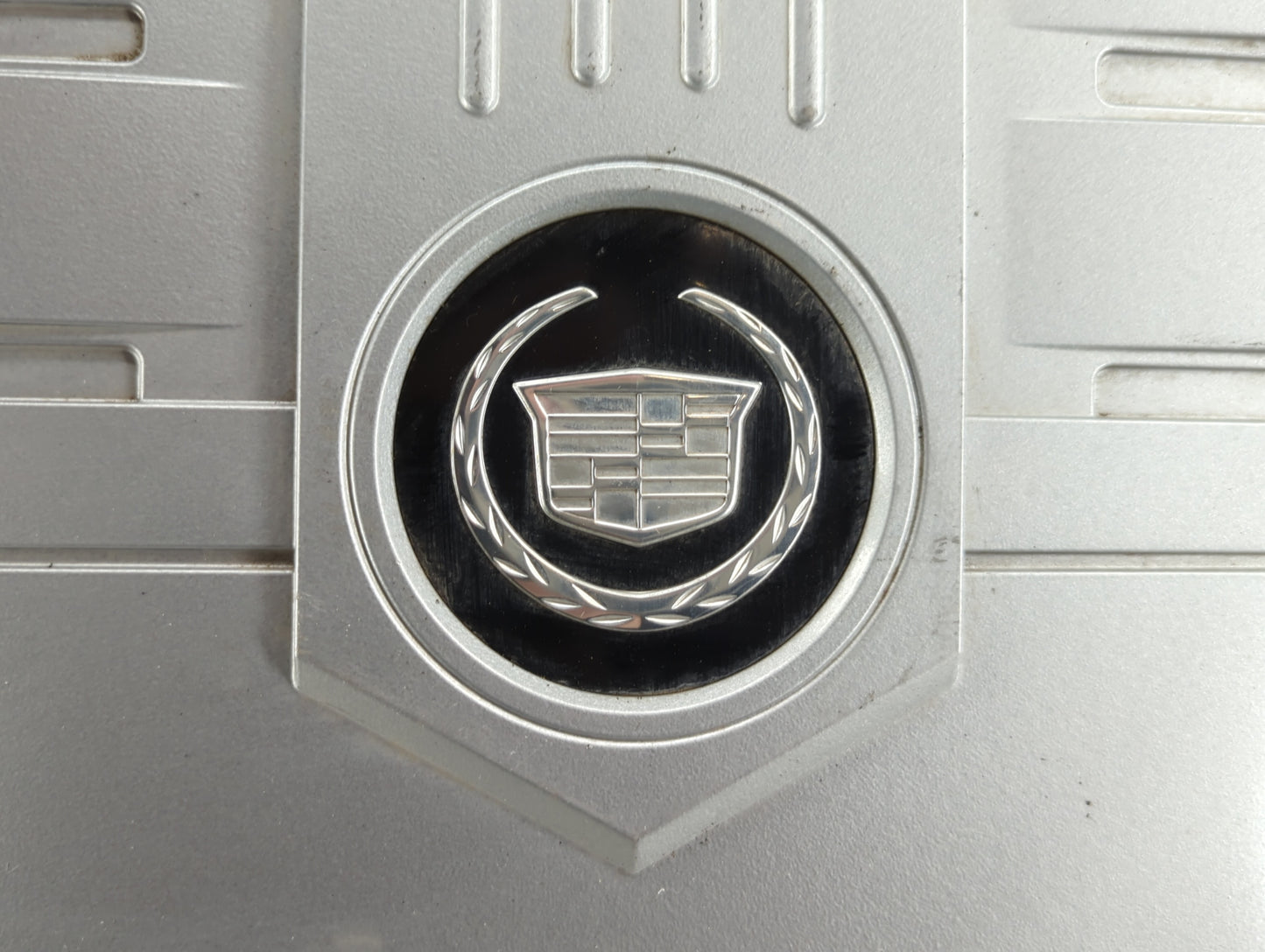 2004 Cadillac Srx Engine Cover - Oemusedautoparts1.com