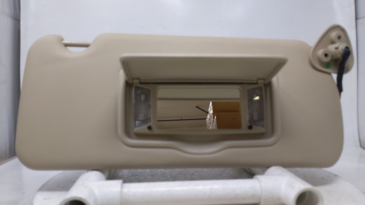 2004 Cadillac Srx Sun Visor Shade Replacement Passenger Right Mirror Fits OEM Used Auto Parts - Oemusedautoparts1.com