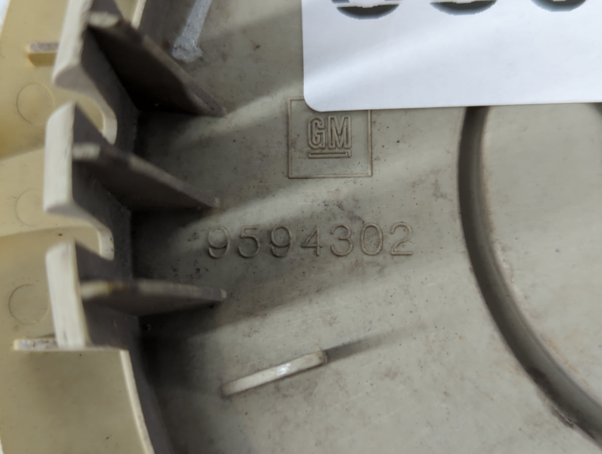 2004 Cadillac Srx Rim Wheel Center Cap 680441 - Oemusedautoparts1.com