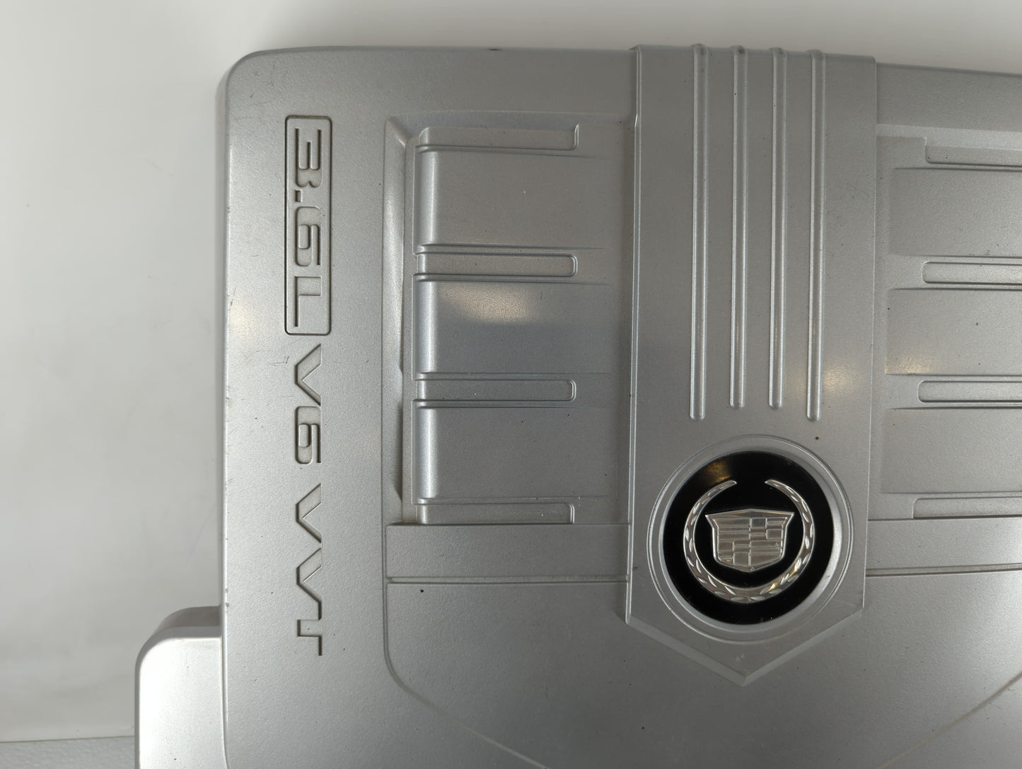 2004 Cadillac Srx Engine Cover - Oemusedautoparts1.com