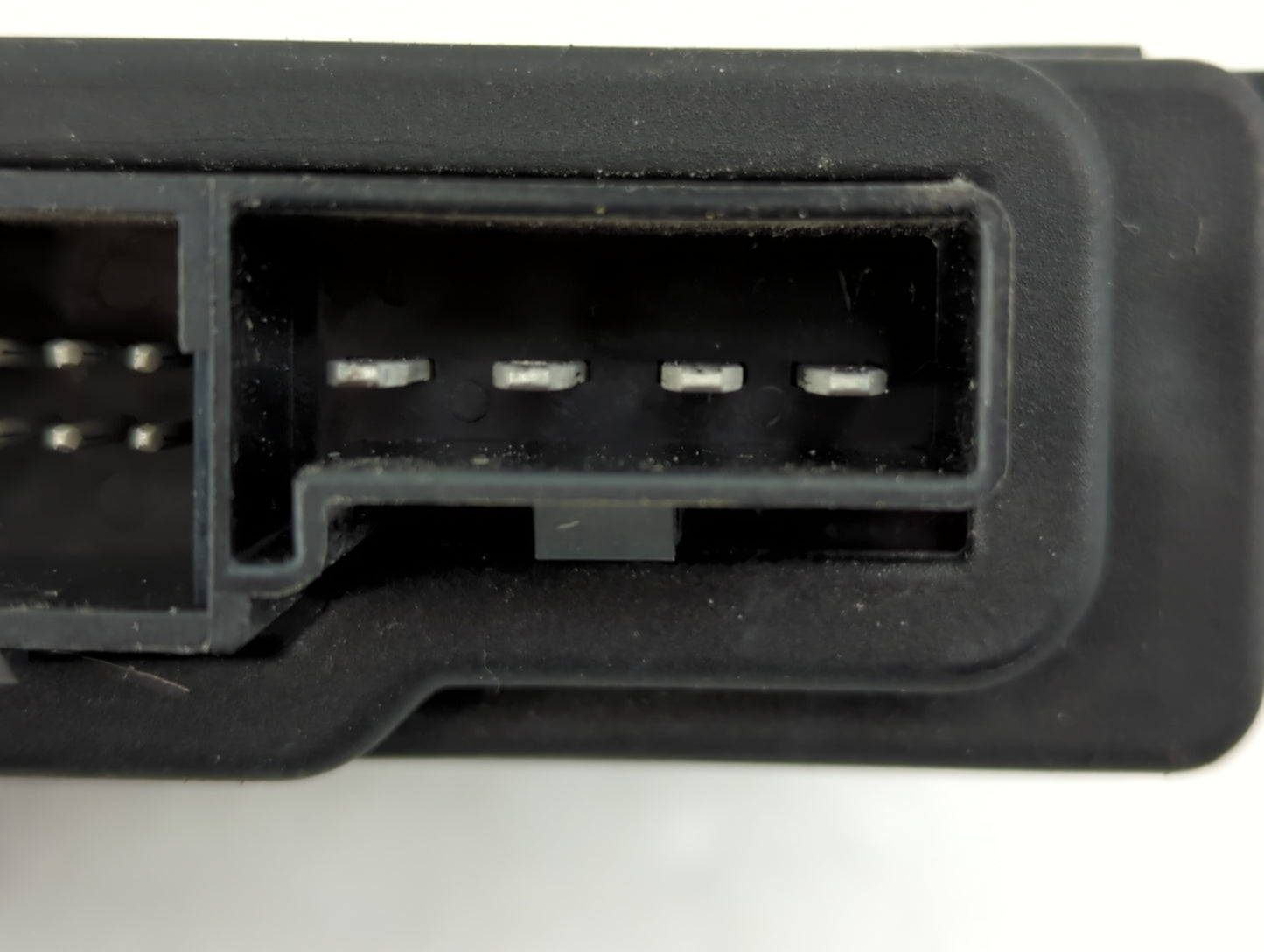 2004-2005 Cadillac Srx Chassis Control Module Ccm Bcm Body Control - Oemusedautoparts1.com