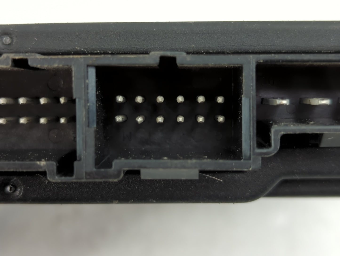 2004-2005 Cadillac Srx Chassis Control Module Ccm Bcm Body Control - Oemusedautoparts1.com