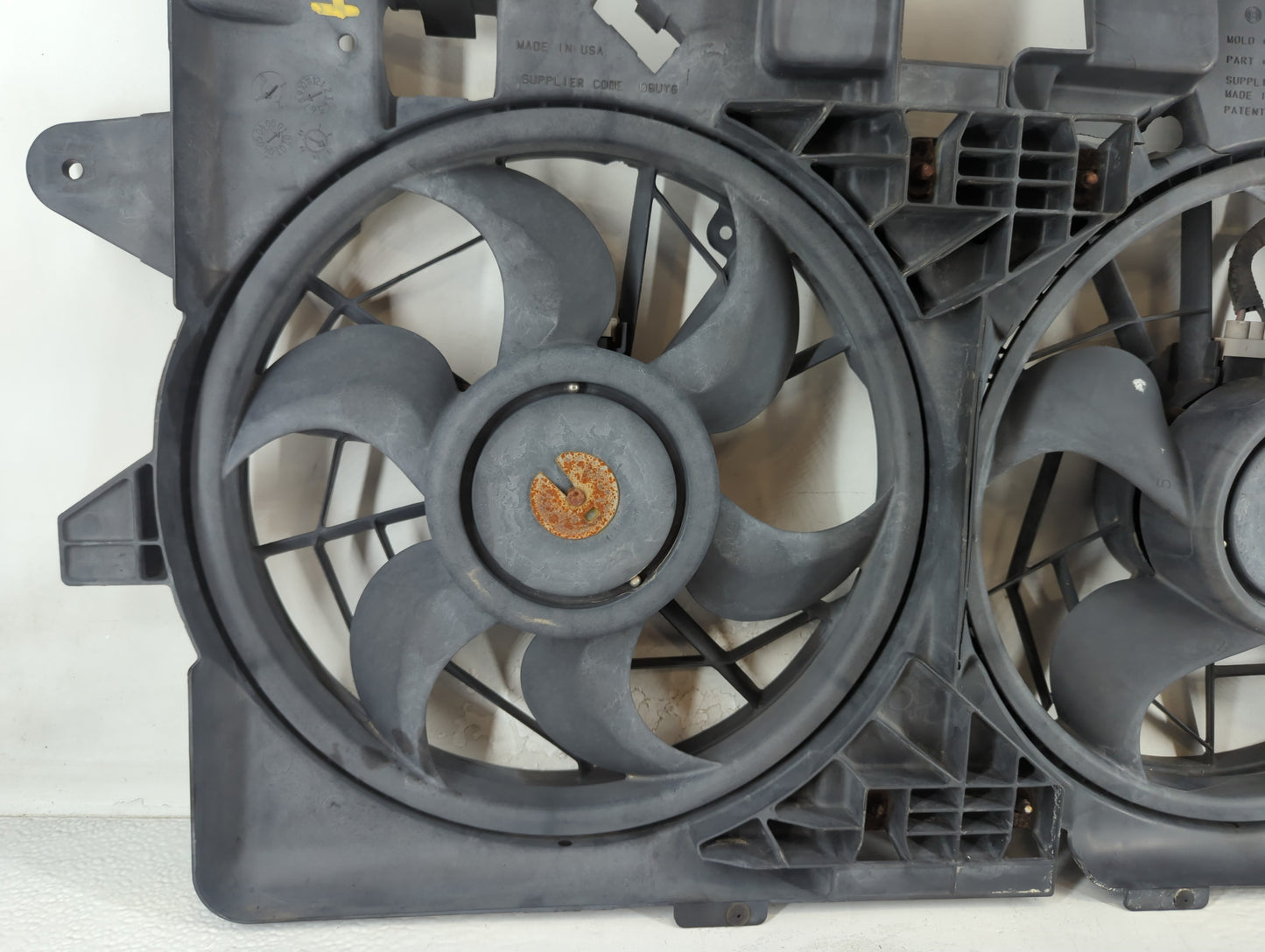 2004 Chevrolet Avalanche Electric Radiator Cooling Fan Motor Assembly P/N:4548548 Fits OEM Used Auto Parts - Oemusedautopart