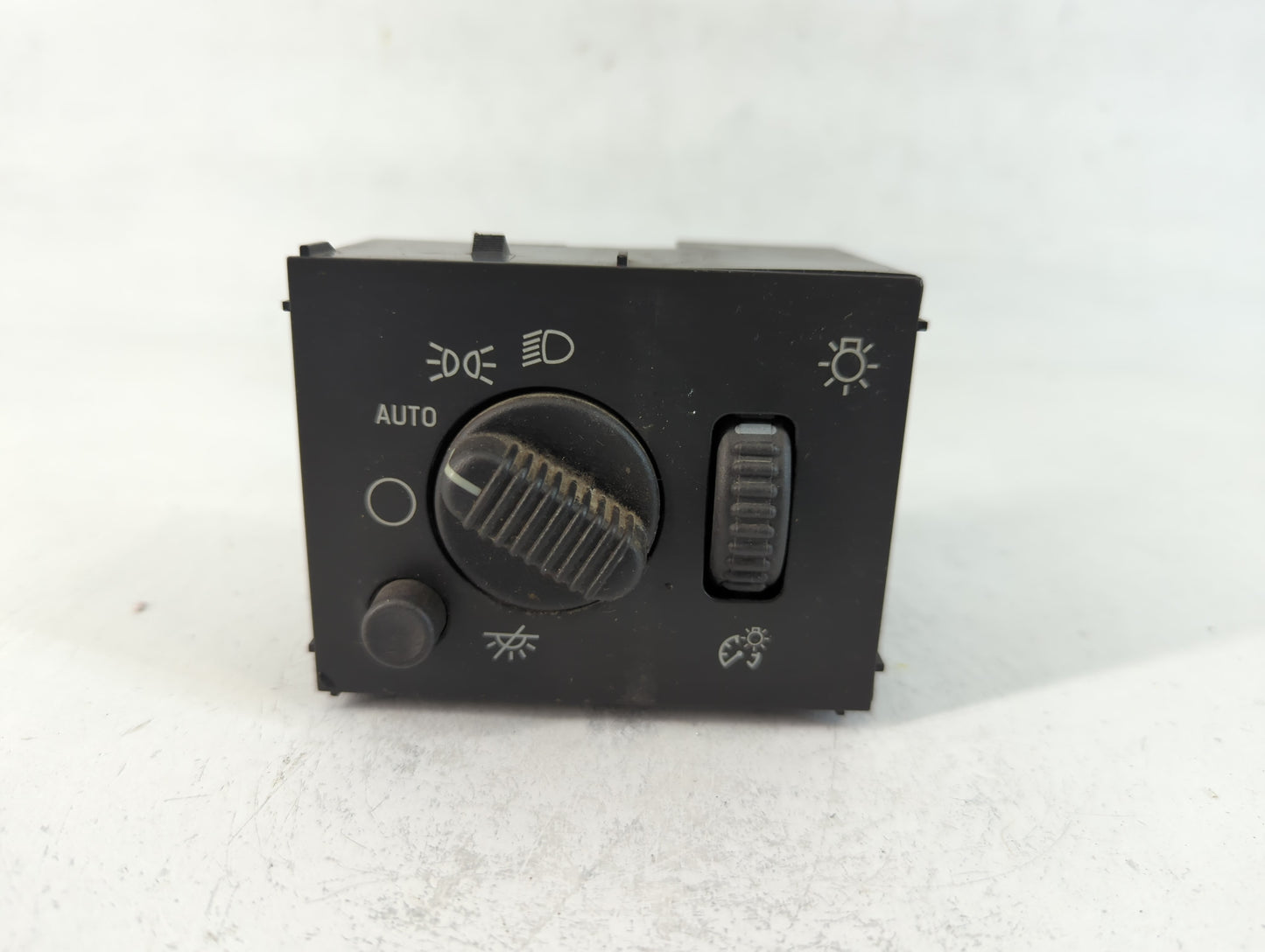 Chevrolet Avalanche Headlight Lamp Control Switch - Oemusedautoparts1.com
