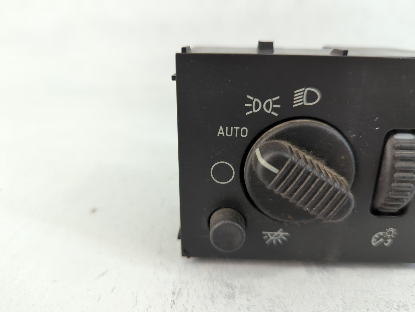 Chevrolet Avalanche Headlight Lamp Control Switch - Oemusedautoparts1.com