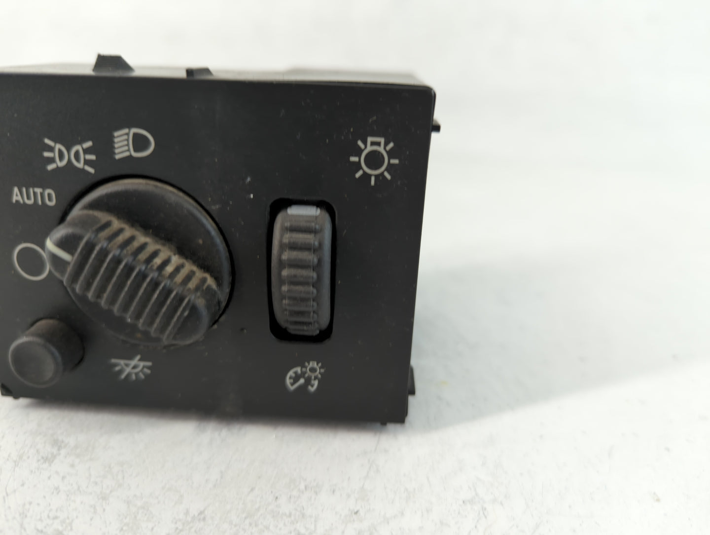Chevrolet Avalanche Headlight Lamp Control Switch - Oemusedautoparts1.com