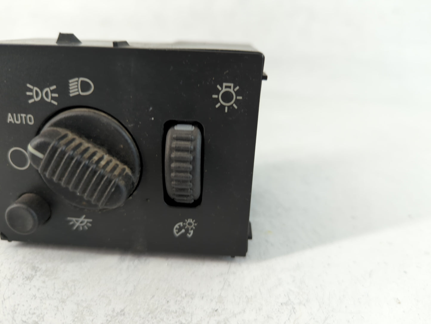 Chevrolet Avalanche Headlight Lamp Control Switch - Oemusedautoparts1.com