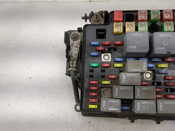 2003-2006 Chevrolet Avalanche 1500 Fusebox Fuse Box Panel Relay Module P/N:15201930-02 15328864 Fits Fits 2003 2004 2005 2006 OEM Used Auto Parts
