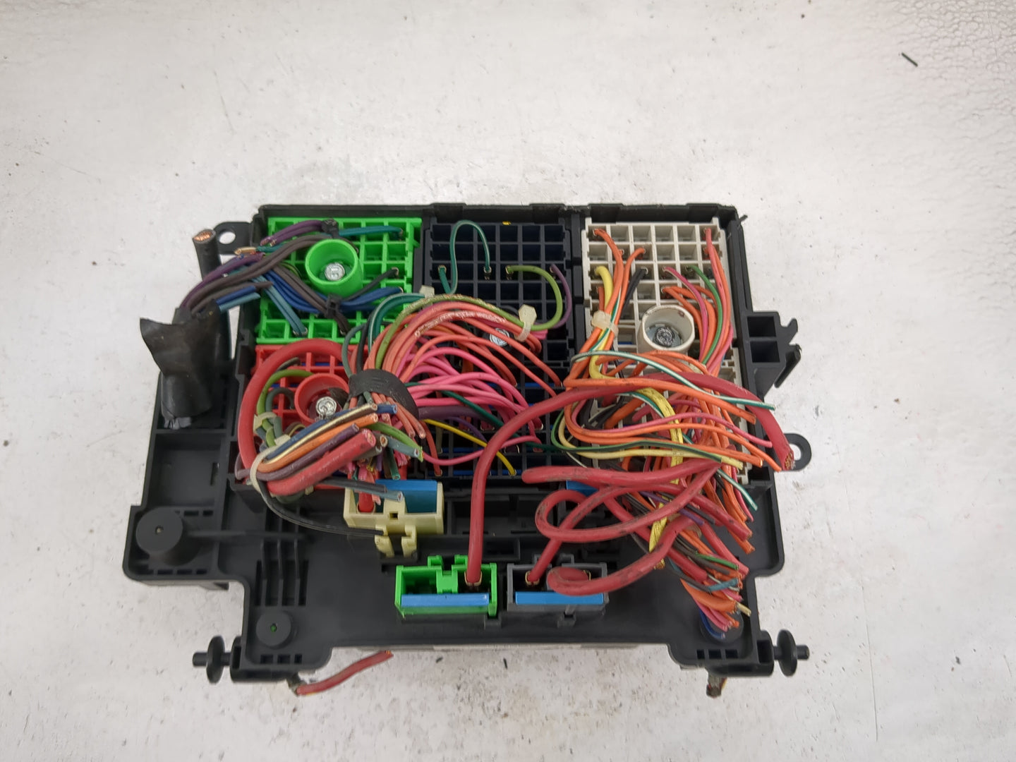 2003-2006 Chevrolet Avalanche 1500 Fusebox Fuse Box Panel Relay Module P/N:15201930-02 15328864 Fits Fits 2003 2004 2005 200