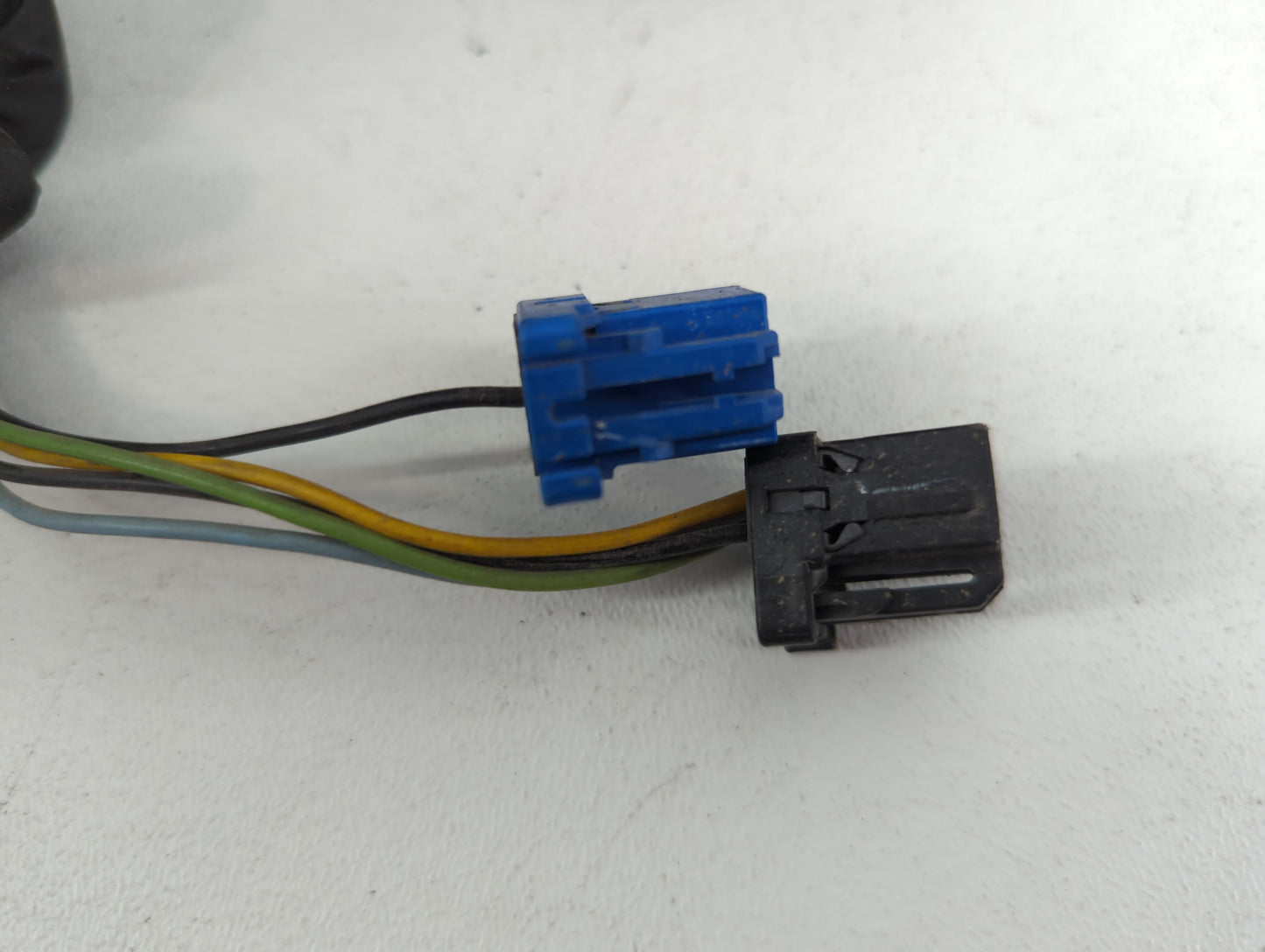 2003-2006 Chevrolet Avalanche 1500 Side Mirror Replacement Driver Left View Door Mirror P/N:92-07300-004 Fits OEM Used Auto 