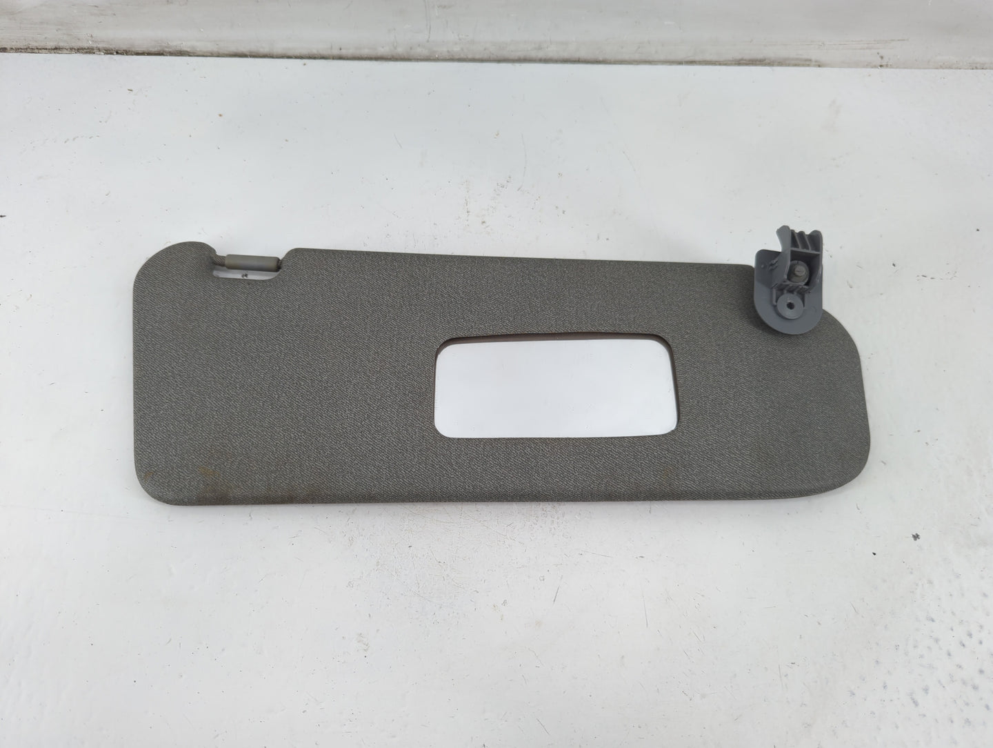 2004-2005 Chevrolet Aveo Sun Visor Shade Replacement Passenger Right Mirror Fits Fits 2004 2005 OEM Used Auto Parts - Oemuse