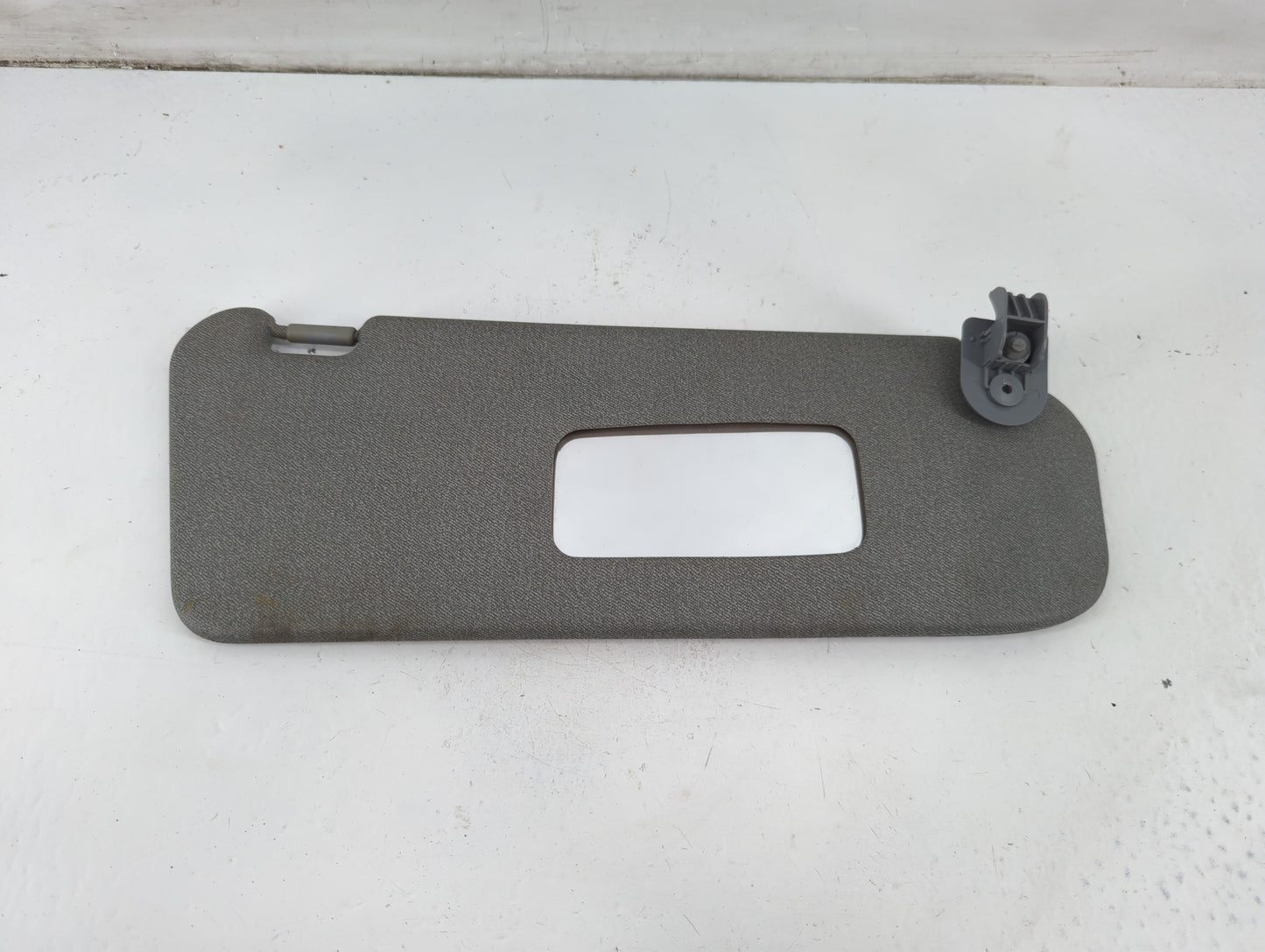 2004-2005 Chevrolet Aveo Sun Visor Shade Replacement Passenger Right Mirror Fits Fits 2004 2005 OEM Used Auto Parts - Oemuse