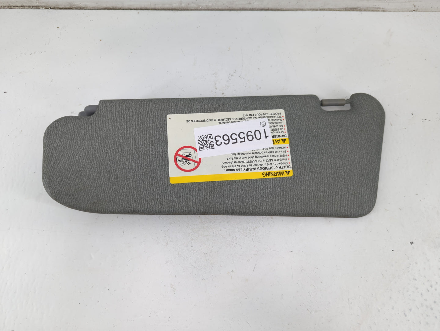 2004-2005 Chevrolet Aveo Sun Visor Shade Replacement Passenger Right Mirror Fits Fits 2004 2005 OEM Used Auto Parts - Oemuse