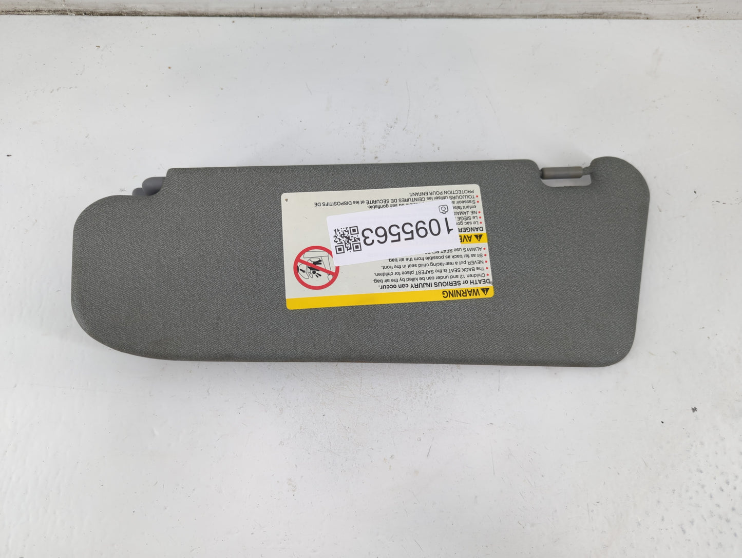 2004-2005 Chevrolet Aveo Sun Visor Shade Replacement Passenger Right Mirror Fits Fits 2004 2005 OEM Used Auto Parts - Oemuse