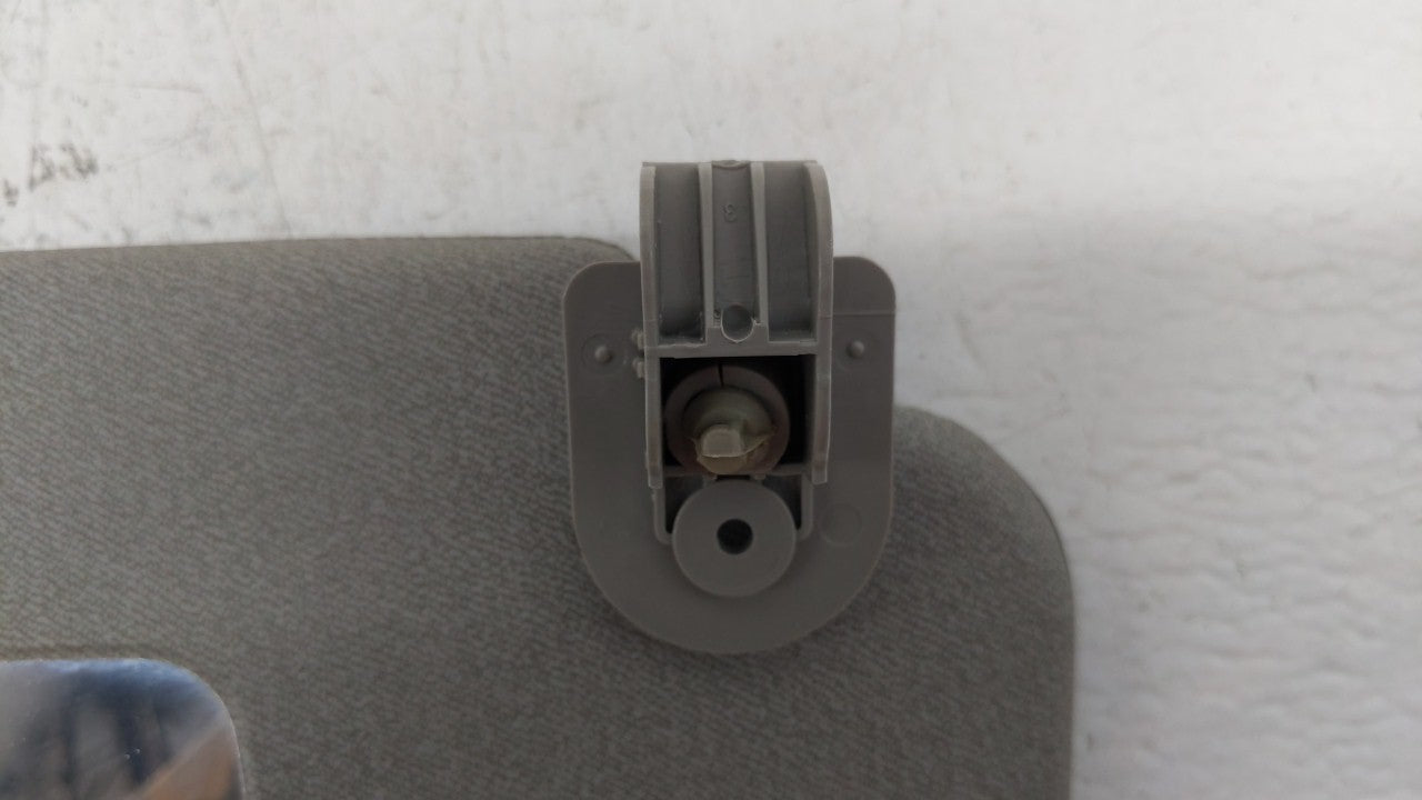 2004-2005 Chevrolet Aveo Sun Visor Shade Replacement Passenger Right Mirror Fits Fits 2004 2005 OEM Used Auto Parts - Oemuse