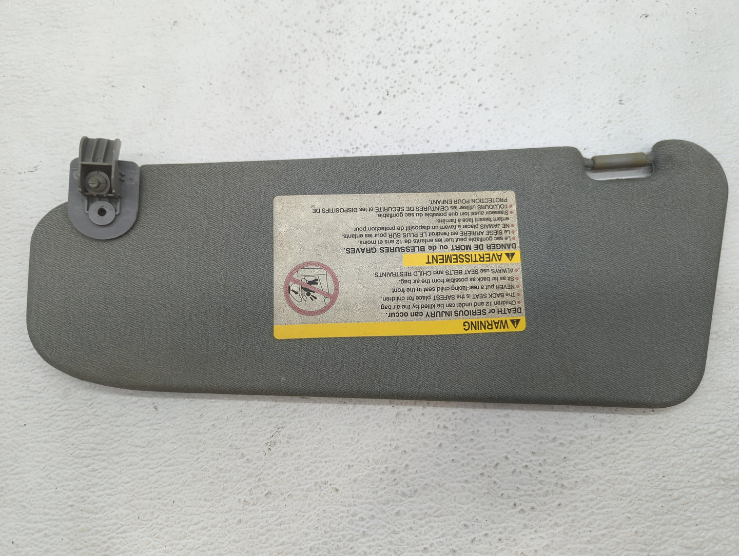 2004-2005 Chevrolet Aveo Sun Visor Shade Replacement Passenger Right Mirror Fits Fits 2004 2005 OEM Used Auto Parts - Oemuse