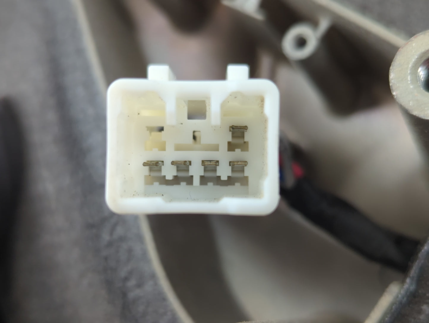 2004-2005 Chevrolet Aveo Passenger Right Side View Manual Door Mirror - Oemusedautoparts1.com