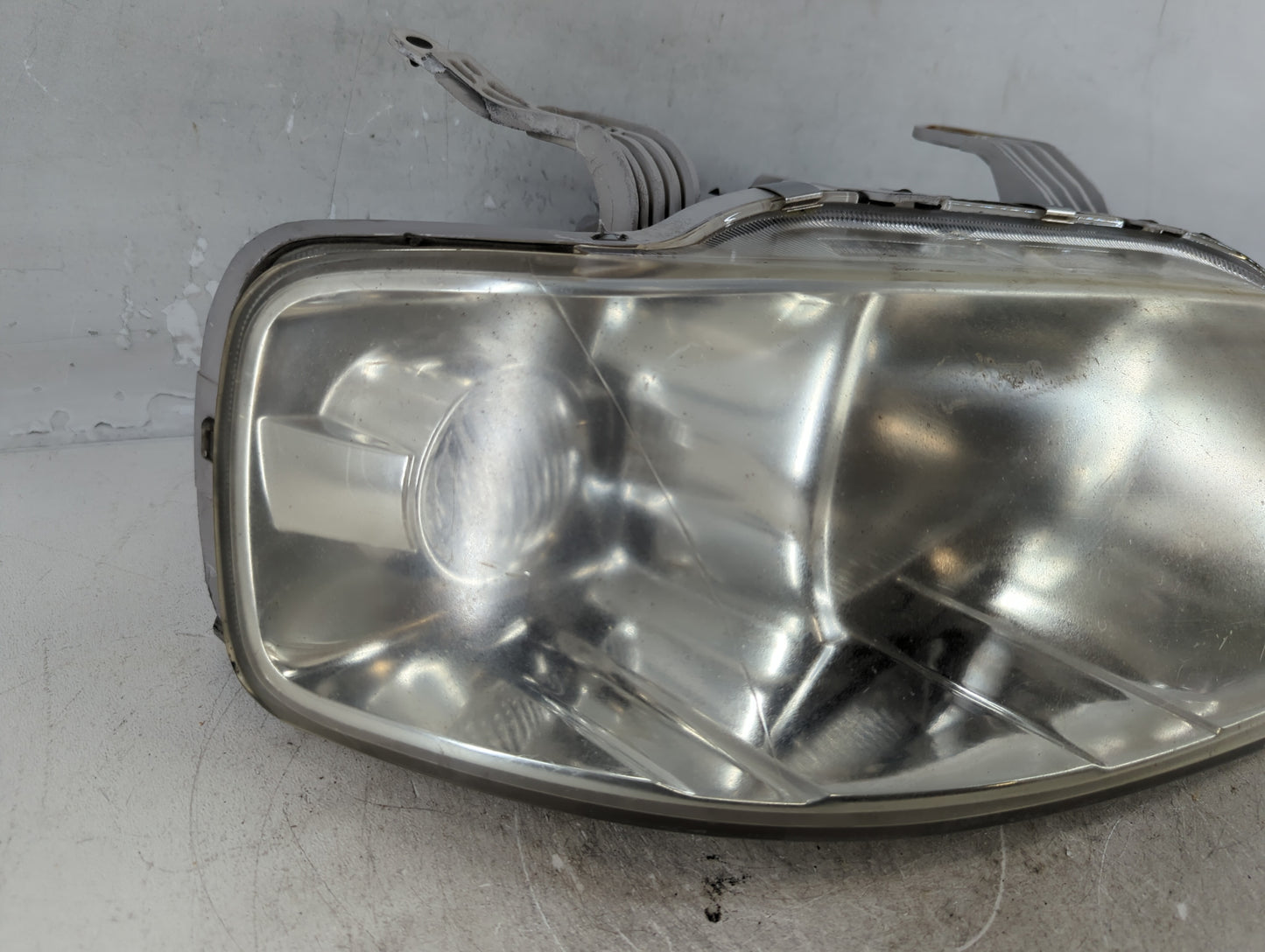 2004-2006 Chevrolet Aveo Driver Left Oem Head Light Headlight Lamp - Oemusedautoparts1.com
