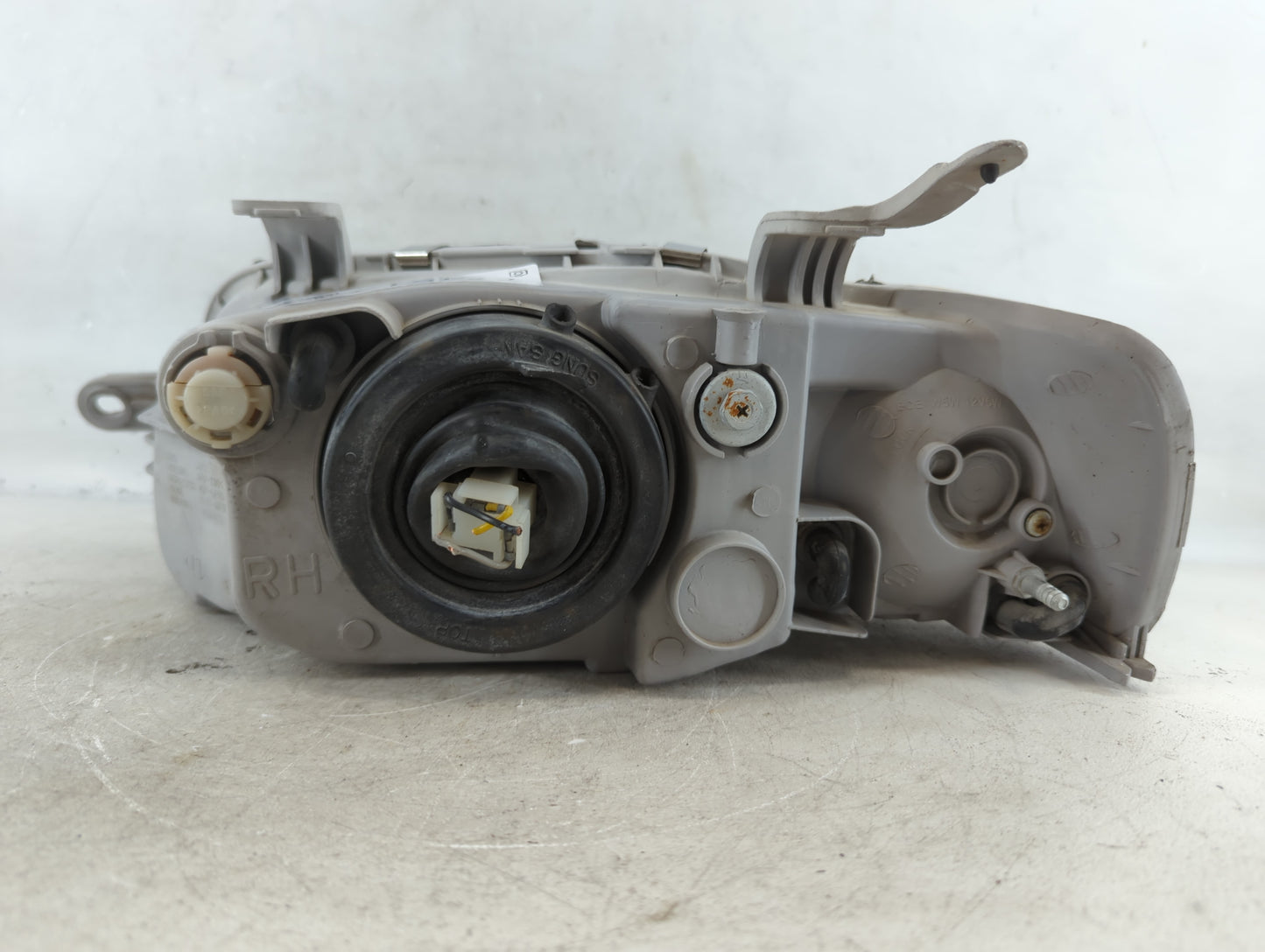2004-2006 Chevrolet Aveo Driver Left Oem Head Light Headlight Lamp - Oemusedautoparts1.com