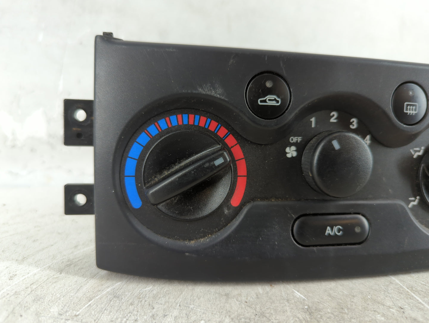 2004-2006 Chevrolet Aveo Climate Control Module Temperature AC/Heater Replacement Fits OEM Used Auto Parts - Oemusedautopart