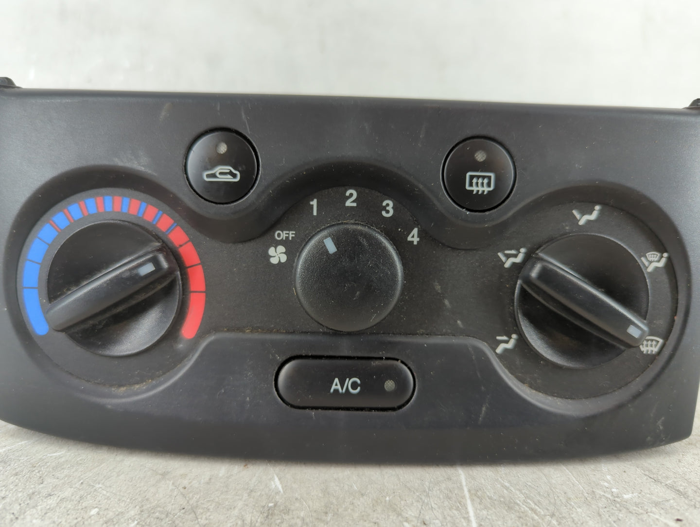2004-2006 Chevrolet Aveo Climate Control Module Temperature AC/Heater Replacement Fits OEM Used Auto Parts - Oemusedautopart