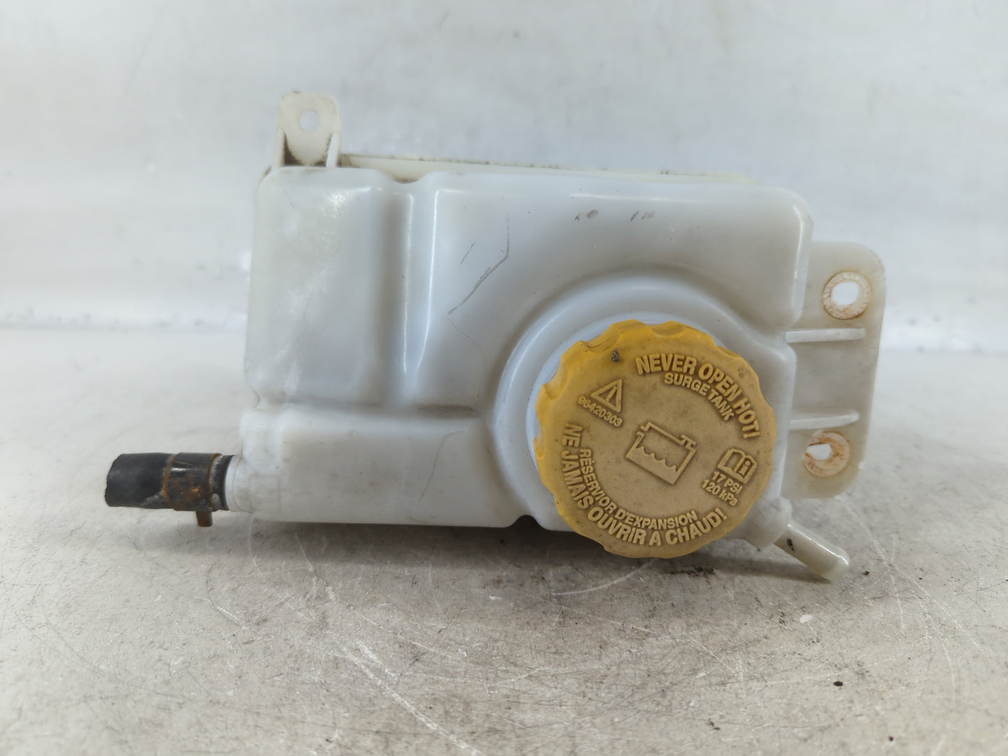 2004-2008 Chevrolet Aveo Radiator Coolant Overflow Expansion Tank Bottle - Oemusedautoparts1.com