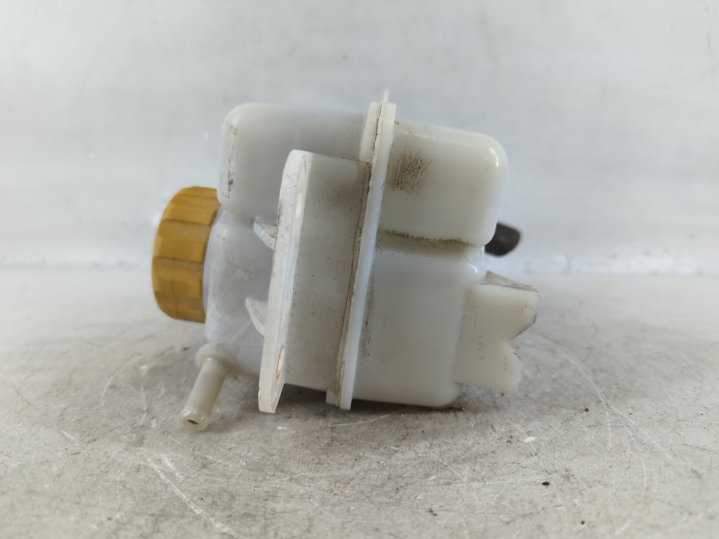 2004-2008 Chevrolet Aveo Radiator Coolant Overflow Expansion Tank Bottle - Oemusedautoparts1.com