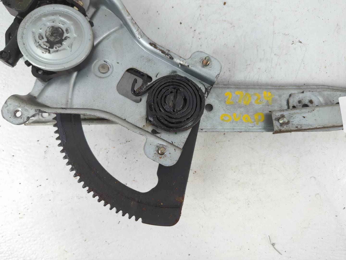 2004 Chevrolet Aveo Passenger Front Right Power Window Motor - Oemusedautoparts1.com