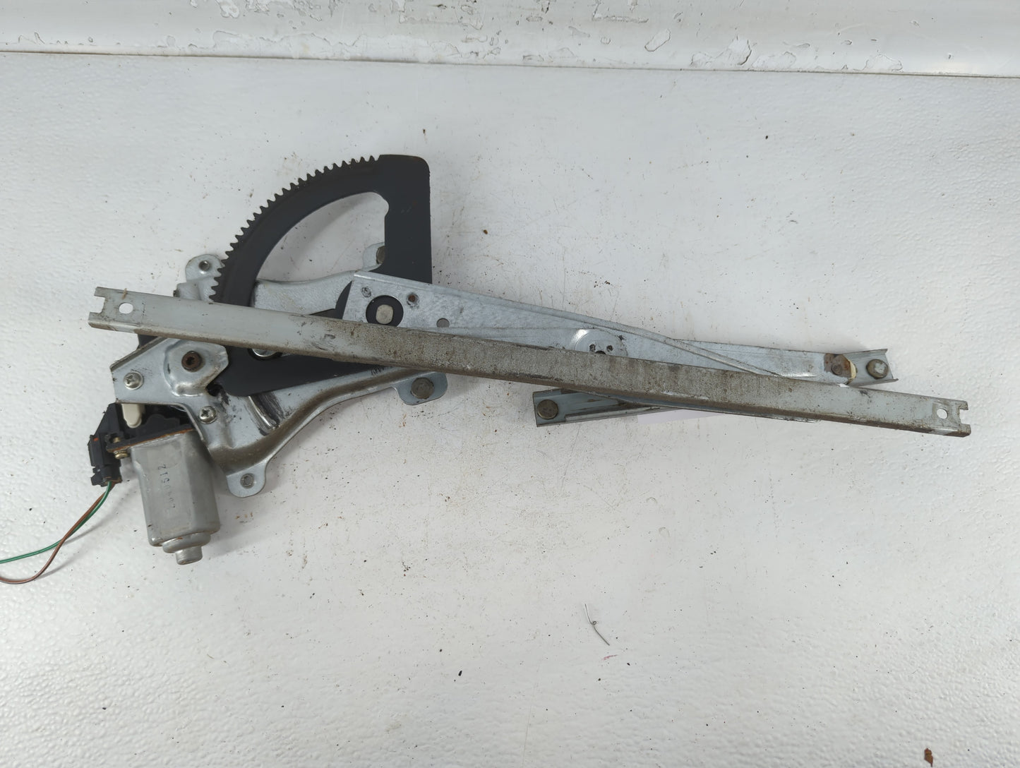 2004 Chevrolet Aveo Passenger Front Right Power Window Motor - Oemusedautoparts1.com